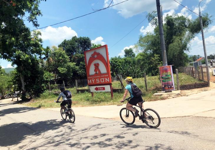 cycling and biking from Hoi An to My Son Sanctuary